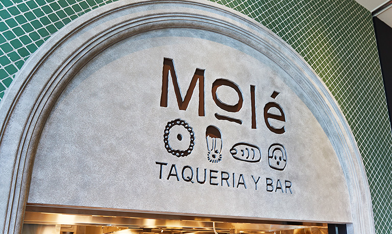 MOLÉ TAQUERIA Y BAR